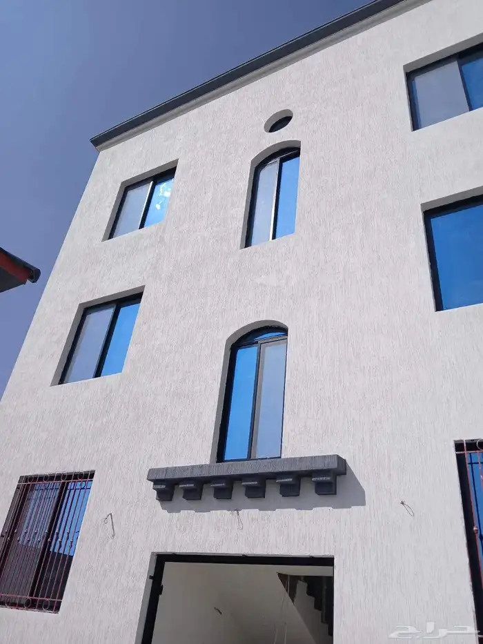 احمد لعمل البرفين والدهانات 2