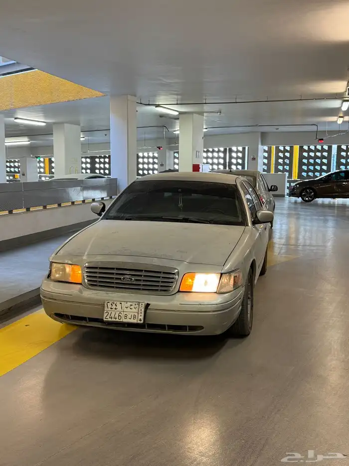 فورد كراون فكتوريا 2002 3