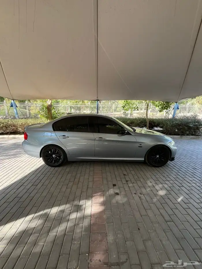 بي إم دبليو 323i نظيفة جد ا ومجددة بالكامل 6