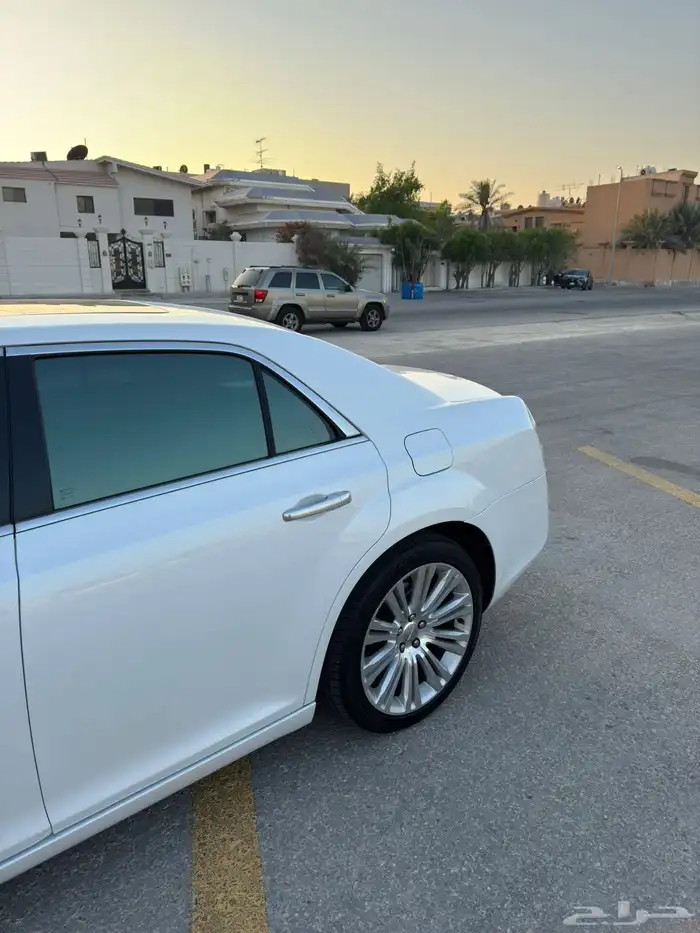 كرايزلر اكزكتف 8V2014 3