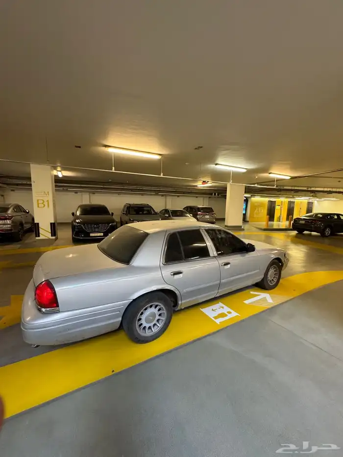 فورد كراون فكتوريا 2002 0