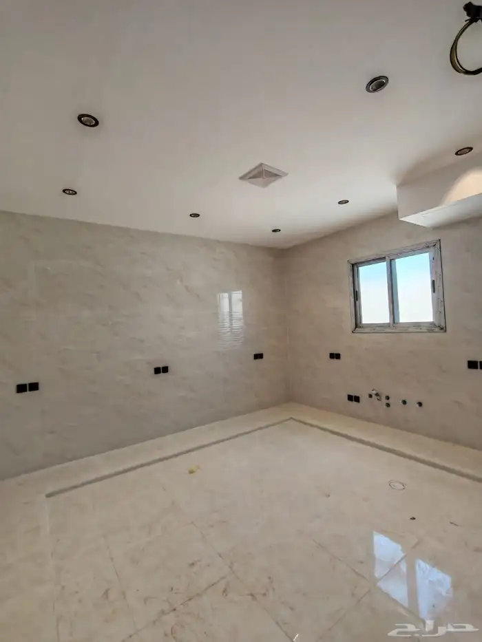 للبيع دور وشقه خلفيه حي القدس مساحة 735 3