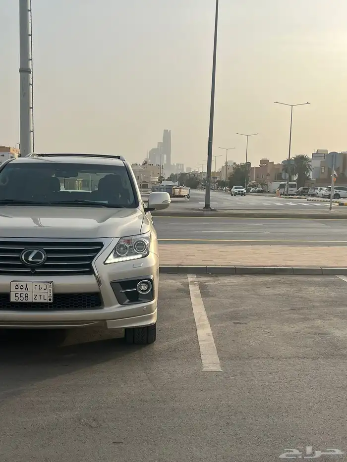 لكزس LX 570 DD 2015 مع لوحة مميزة 0