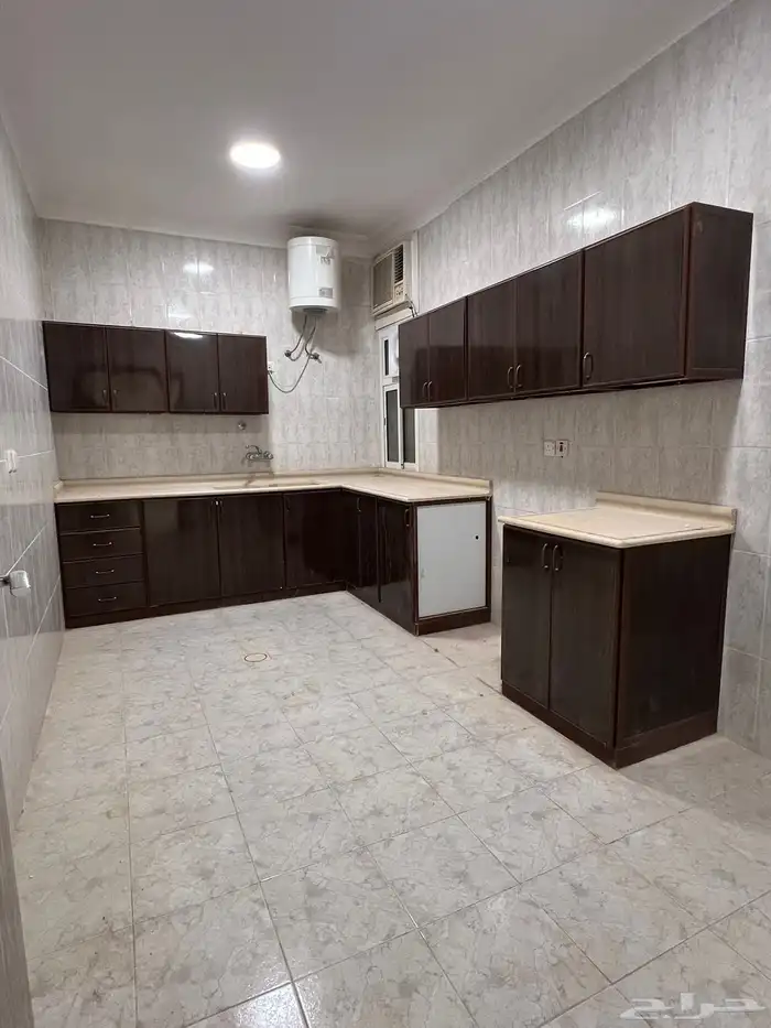 للإيجار شقة دور ثاني في عمارة الرياض حي الصحافة 50.000 5