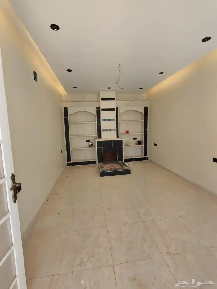 للبيع دور وشقه خلفيه حي القدس مساحة 735 1