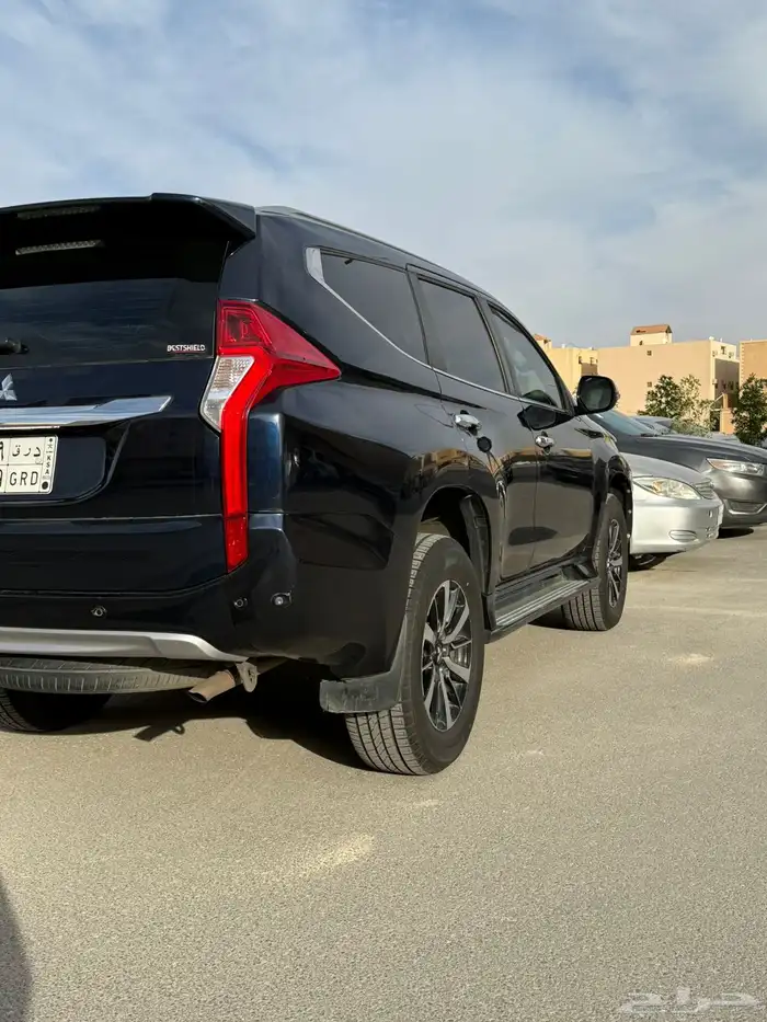 ميتسوبيشي مونتيرو 2018 3