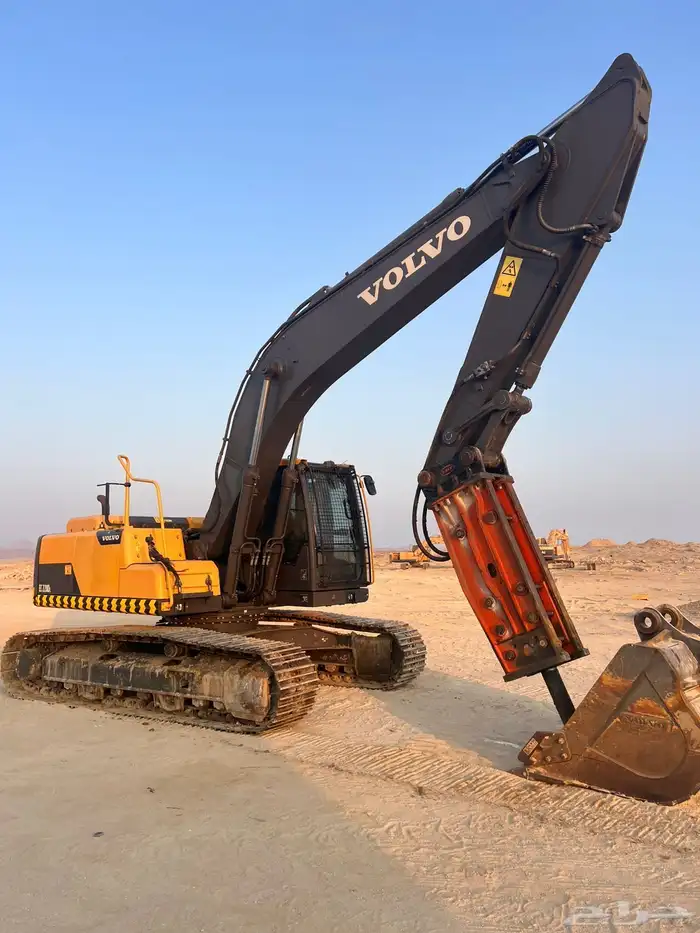 للبيع 2 بوكلينات فولفو 2023 وارد الفطيم (سعودي) 0