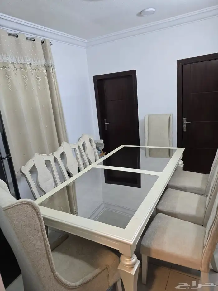 طاولة طعام 4