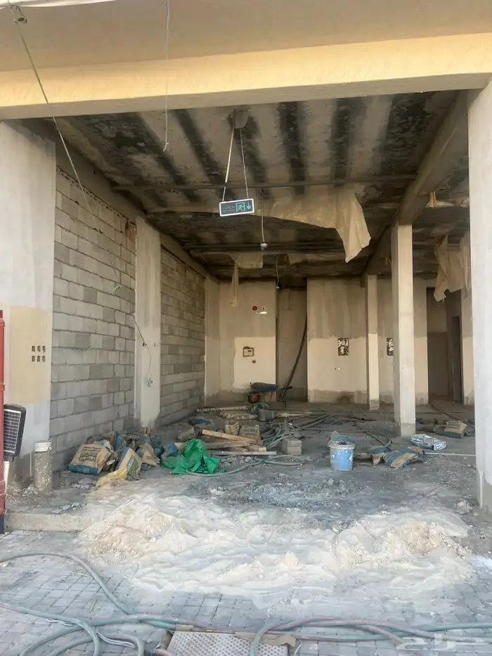 للايجار محلات تجارية بموقع مميز على زاوية حي القادسية 0