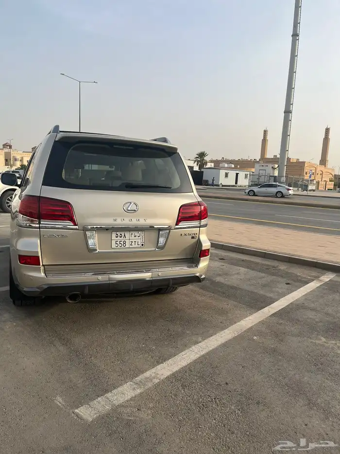لكزس LX 570 DD 2015 مع لوحة مميزة 3