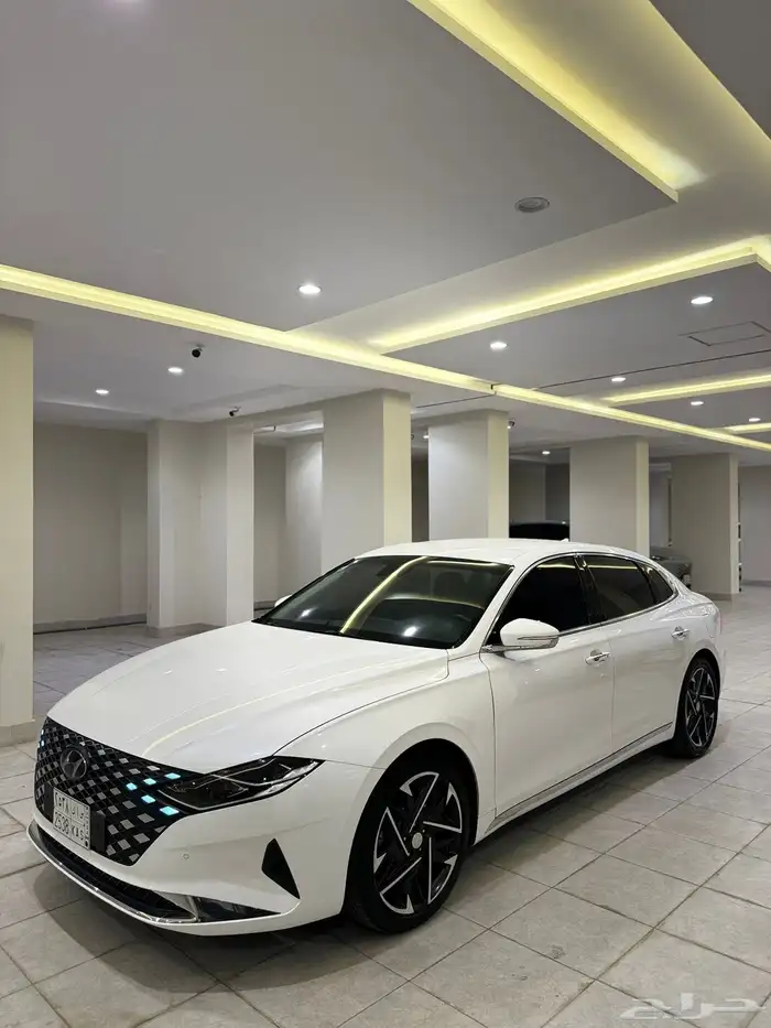 ازيرا 2021 ( بنزين ) فل كامل بحالة الوكالة 1