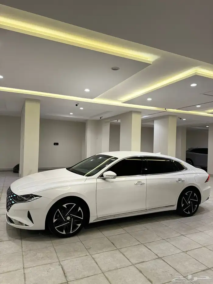 ازيرا 2021 ( بنزين ) فل كامل بحالة الوكالة 3