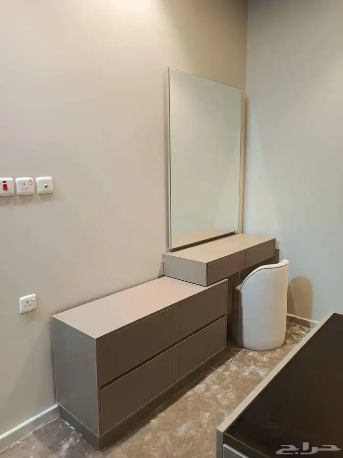 دولاب ملابس خزائن غرفة النوم ديكورات طاولات 23