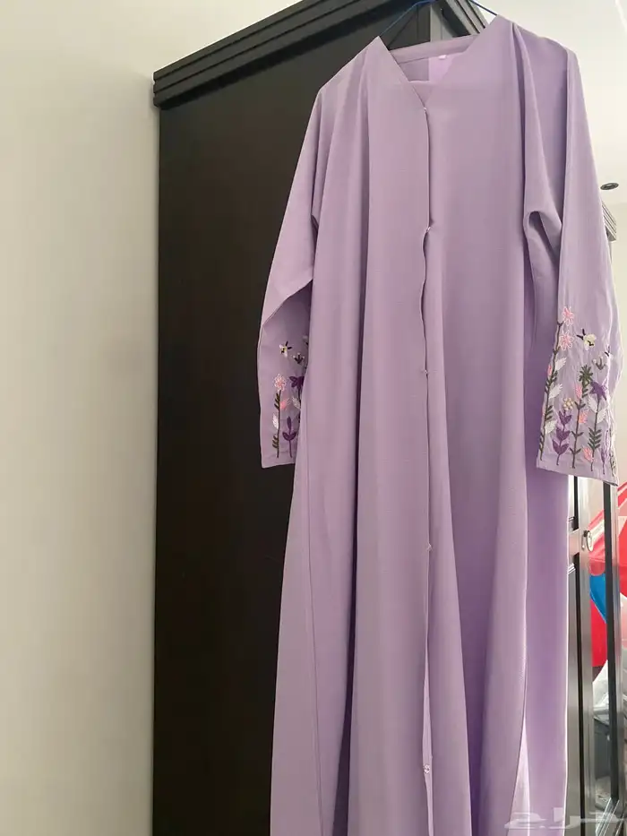 عبايات مستعمله نظيفه للبيع 50 ريال الحبه المقاس 54 مع الطرحه 4