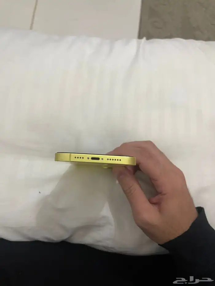 ايفون 14 بلس اصفر ذهبي نظيف بالضمان والكرتون 1