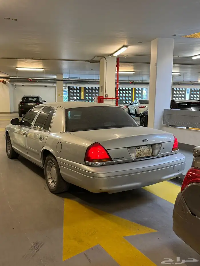 فورد كراون فكتوريا 2002 1