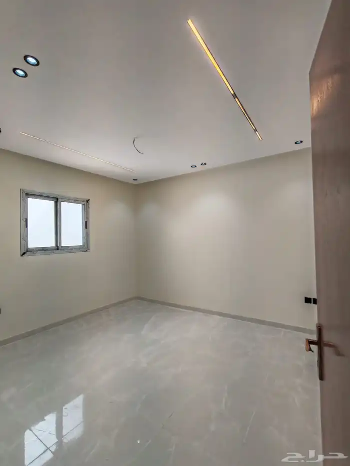 للبيع دور وشقه خلفيه حي القدس مساحة 735 8