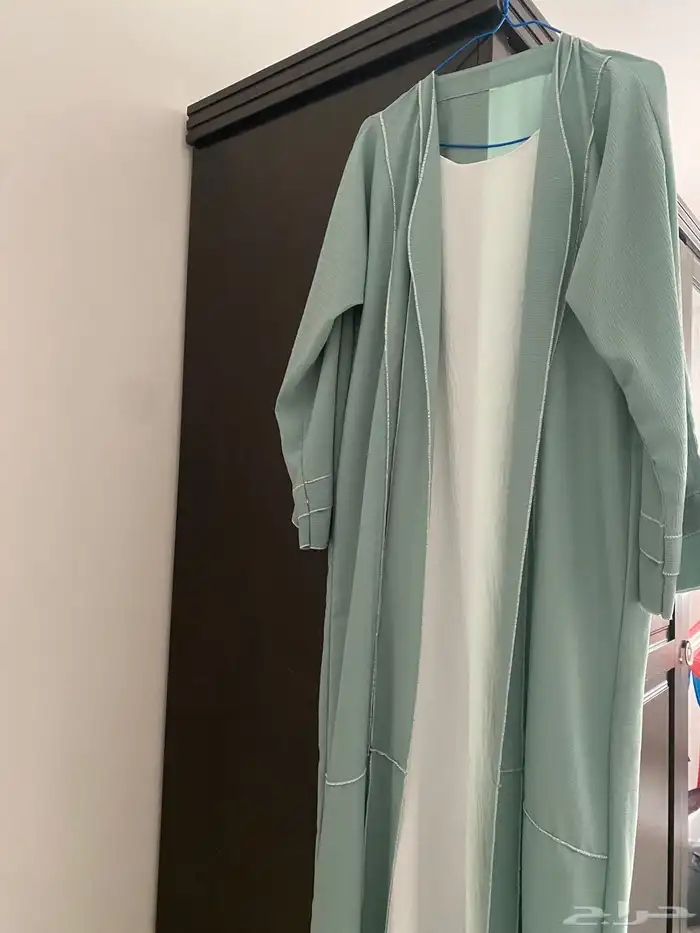 عبايات مستعمله نظيفه للبيع 50 ريال الحبه المقاس 54 مع الطرحه 3