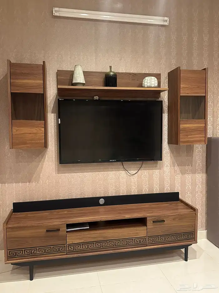 مكتبة للتلفزيون نظيفة 0