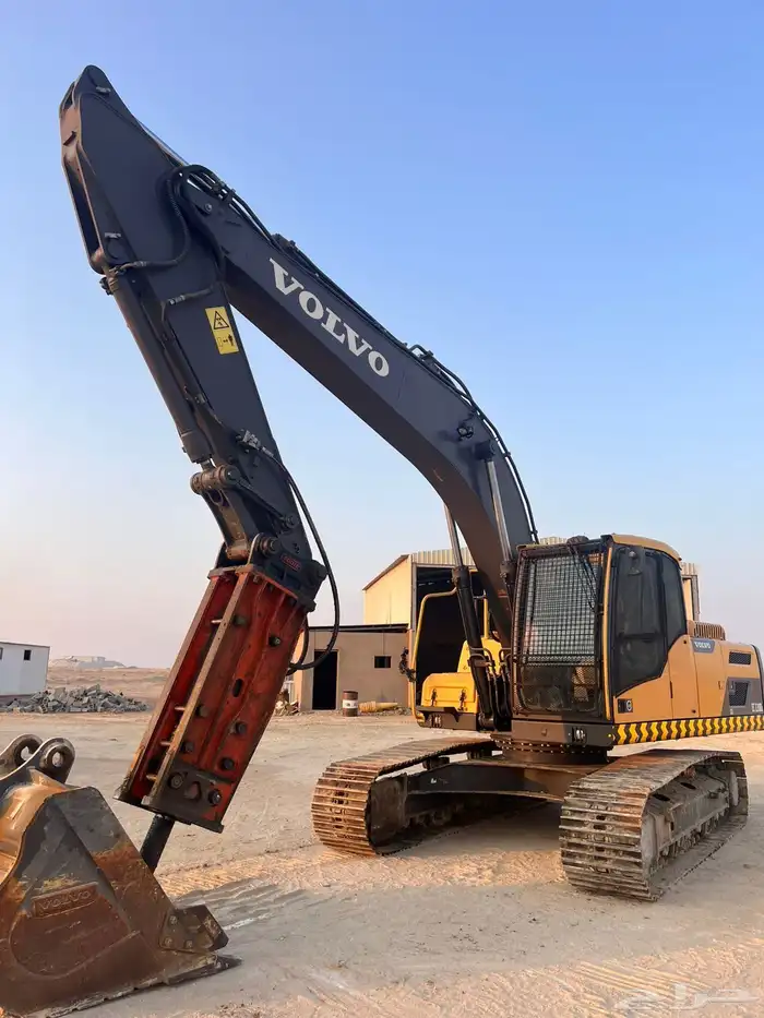 للبيع 2 بوكلينات فولفو 2023 وارد الفطيم (سعودي) 3