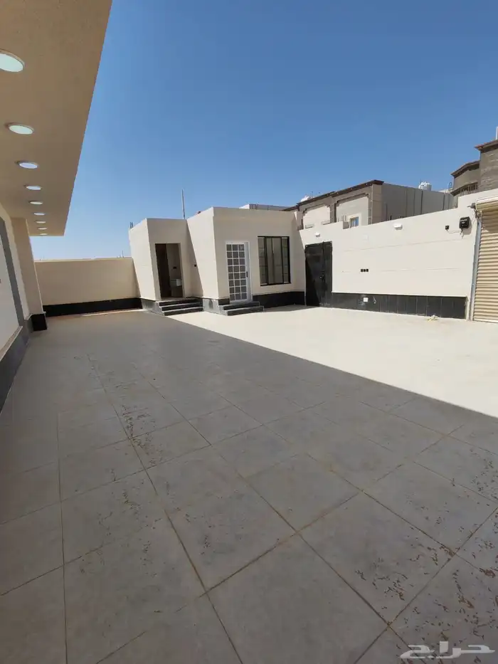 للبيع دور وشقه خلفيه حي القدس مساحة 735 4