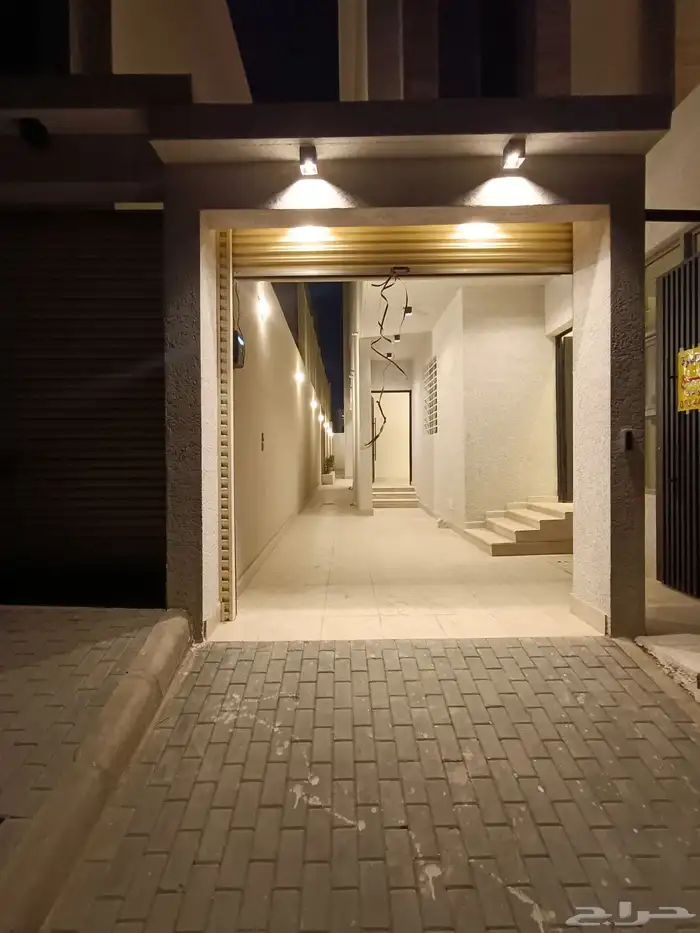 للبيع شقه ارضيه بحوش ومدخل سياره وغرفه اضافيه بالحوش 0