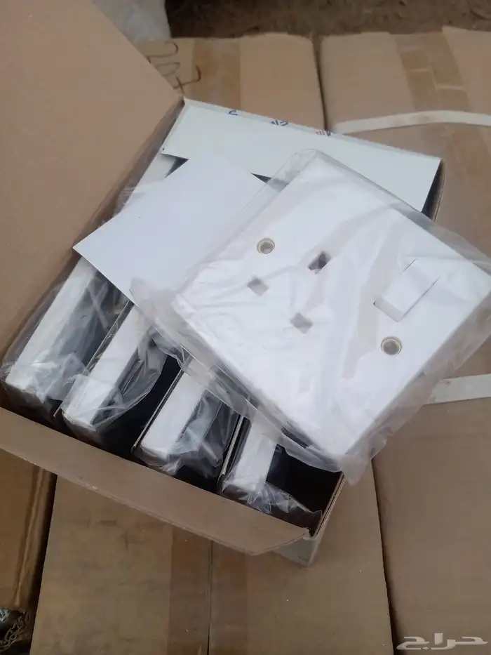 افياش كهرباء متنوعه صيني درجه اولى البيع الكميه كامل 12