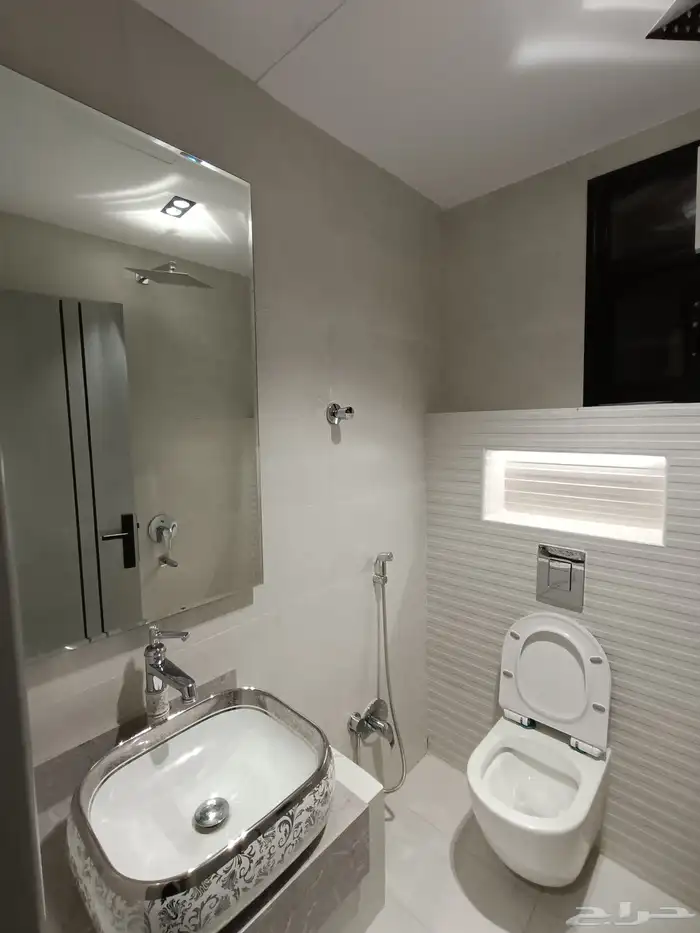 للبيع شقق ارضيه بحوش ومدخل سياره وشقق عليويه 520 43