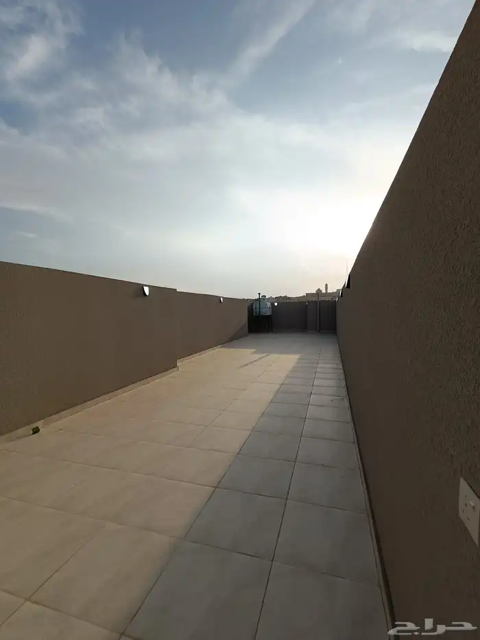 للبيع شقق ارضيه بحوش ومدخل سياره وشقق عليويه 520 44