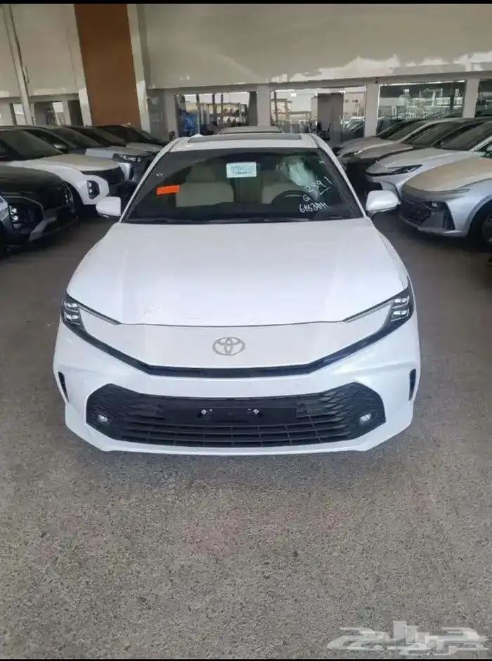 تويوتا كامري LE بنزين ابيض 1