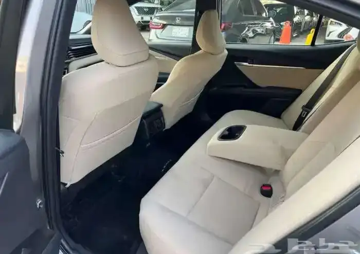 تويوتا كامري LE بنزين ابيض 5