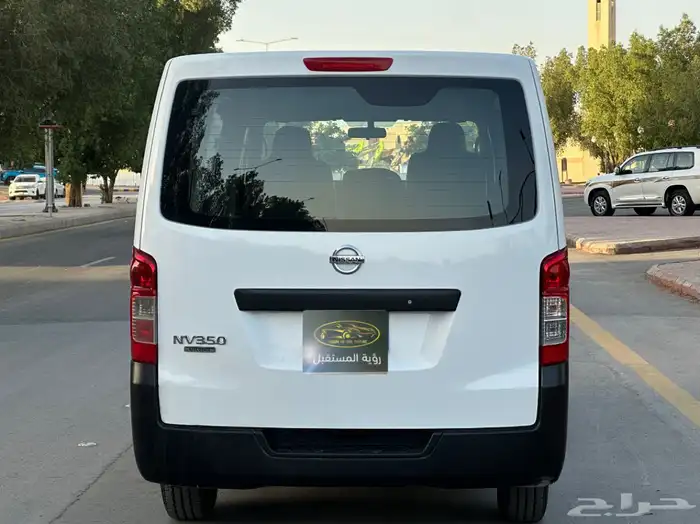 نيسان باص بضاعه موديل 2020 سعودي قير عادي بنزين 7