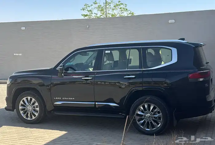 لاندكروزر جيب اسود 2025 5