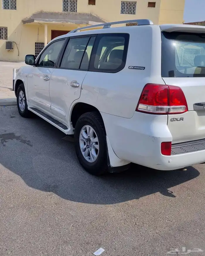 لاندكروزر 2011 فل كامل 3