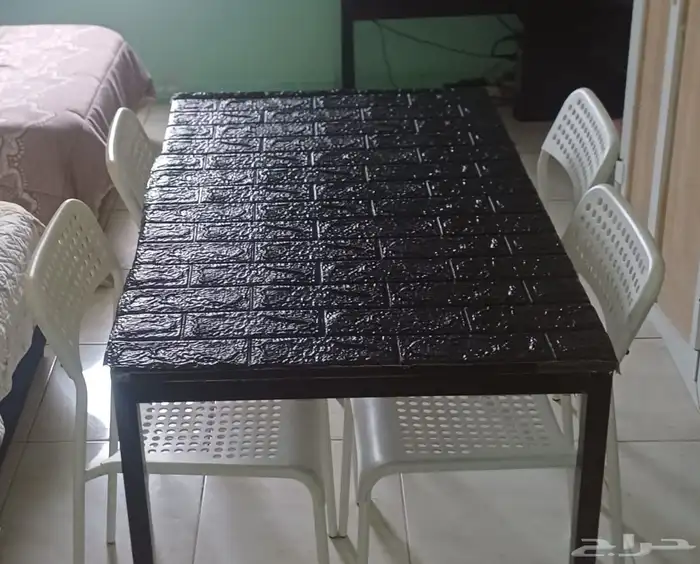 طاولة طعام مع اربعة كراسي 0