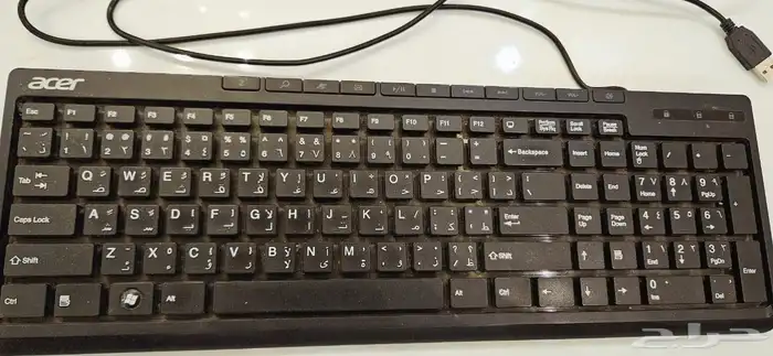 شاشه كمبيوتر ولوحه مفاتيح 3