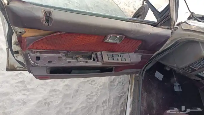 نيسان لوريل 85 4