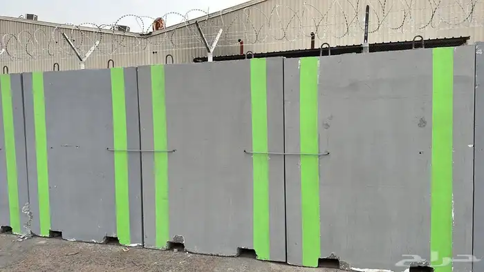 اجز خرسانية  مصدات سيارات  قواعدانارة و مناهيل  حجر  زينةحدا 2