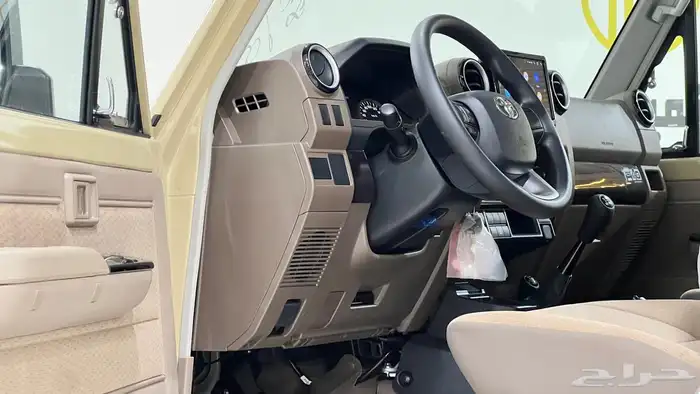 تويوتا ربع V6.2025فل كامل رفرف بريمي بنزين قير عادي 7