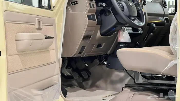 تويوتا ربع V6.2025فل كامل رفرف بريمي بنزين قير عادي 6