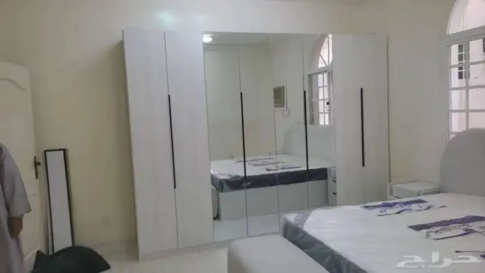 دولاب ملابس خزائن غرفة النوم ديكورات طاولات 3