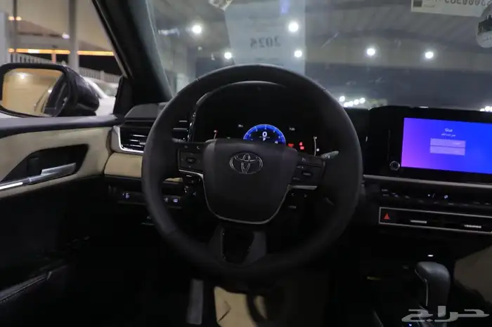 كامري LE فتحة بنزين 2025 جديد تيتانيم 13