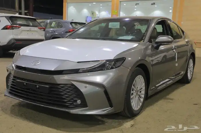 كامري LE فتحة بنزين 2025 جديد تيتانيم 2