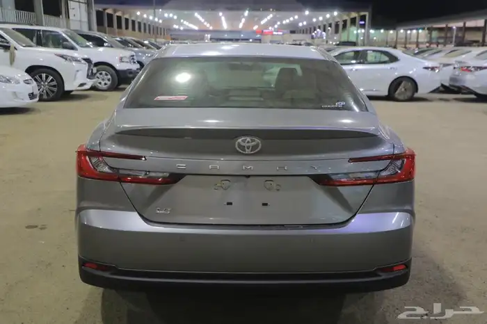 كامري LE فتحة بنزين 2025 جديد تيتانيم 5