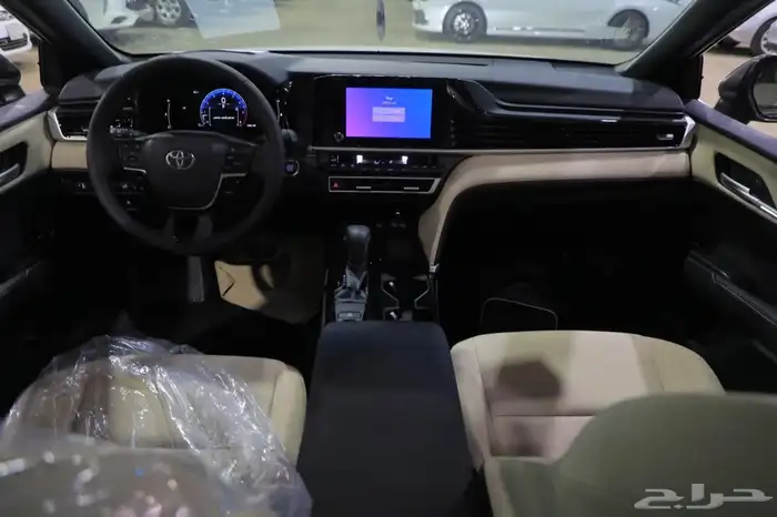 كامري LE فتحة بنزين 2025 جديد تيتانيم 9