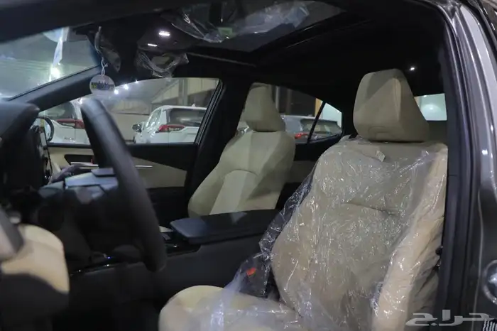 كامري LE فتحة بنزين 2025 جديد تيتانيم 8