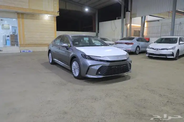 كامري LE فتحة بنزين 2025 جديد تيتانيم 0