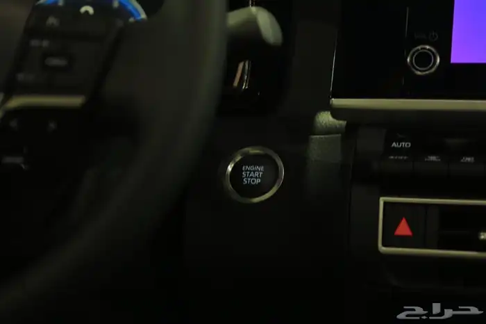 كامري LE فتحة بنزين 2025 جديد تيتانيم 12