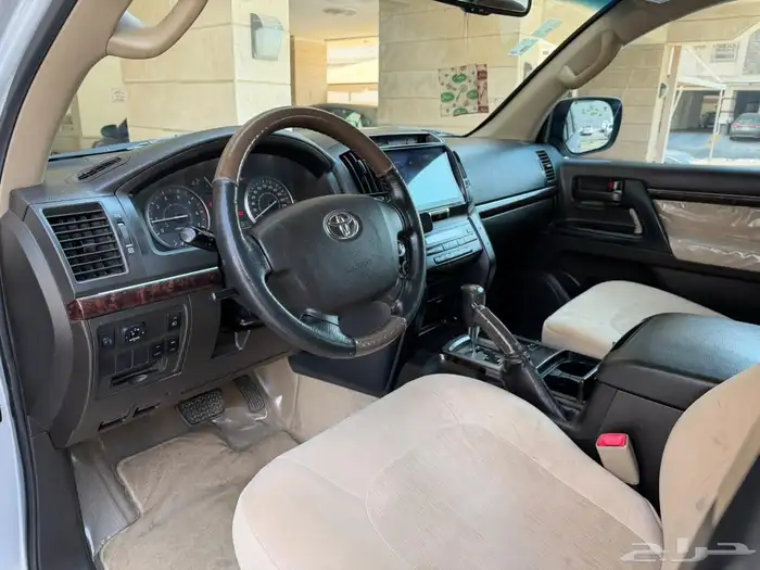 لاندكروزر 2009 مشروط 8 سلندر 12