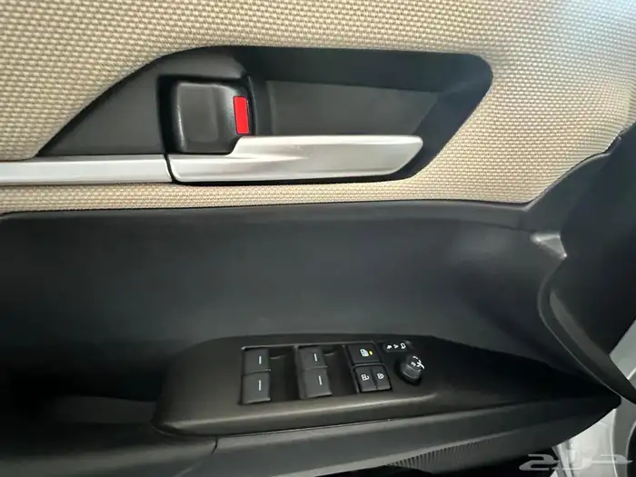 تويوتا كامري E بنزين استاندر طيس اللون فضي موديل 2025 الساير 7